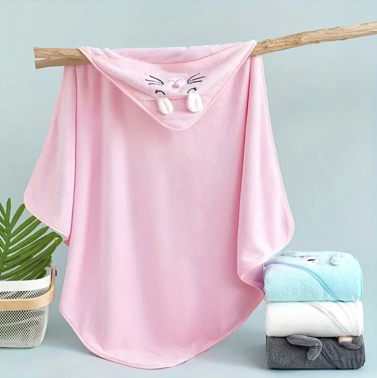 Rosa babyhandduk med katt-huva på galge